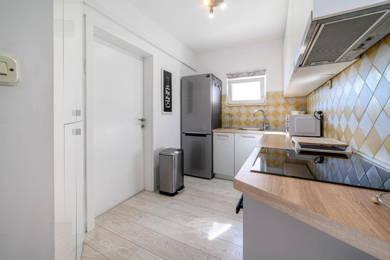 Apartment Seaside Zaboric Esterno foto