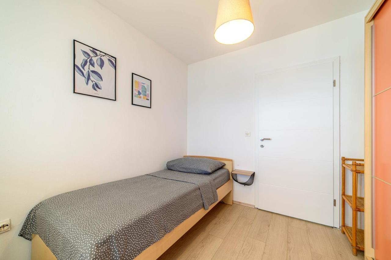 Apartment Seaside Zaboric Esterno foto